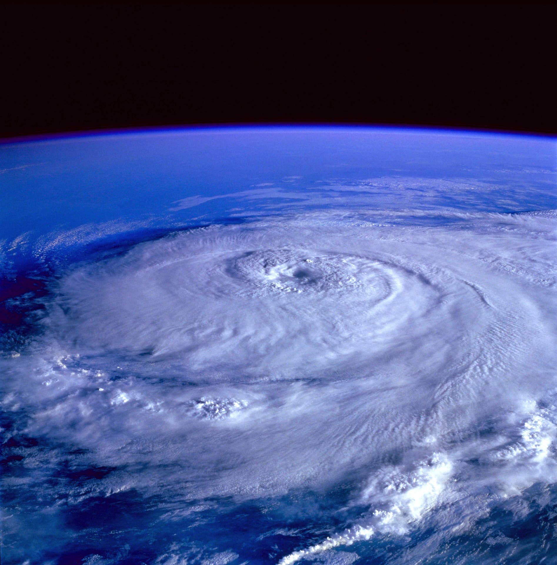 hurricane-92968_1920