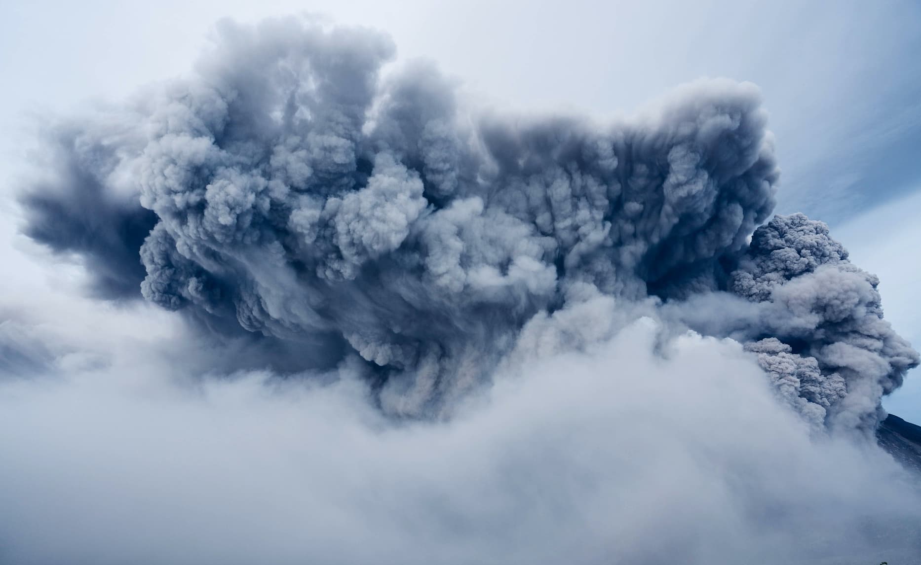 volcanic-eruption-1867439_1920